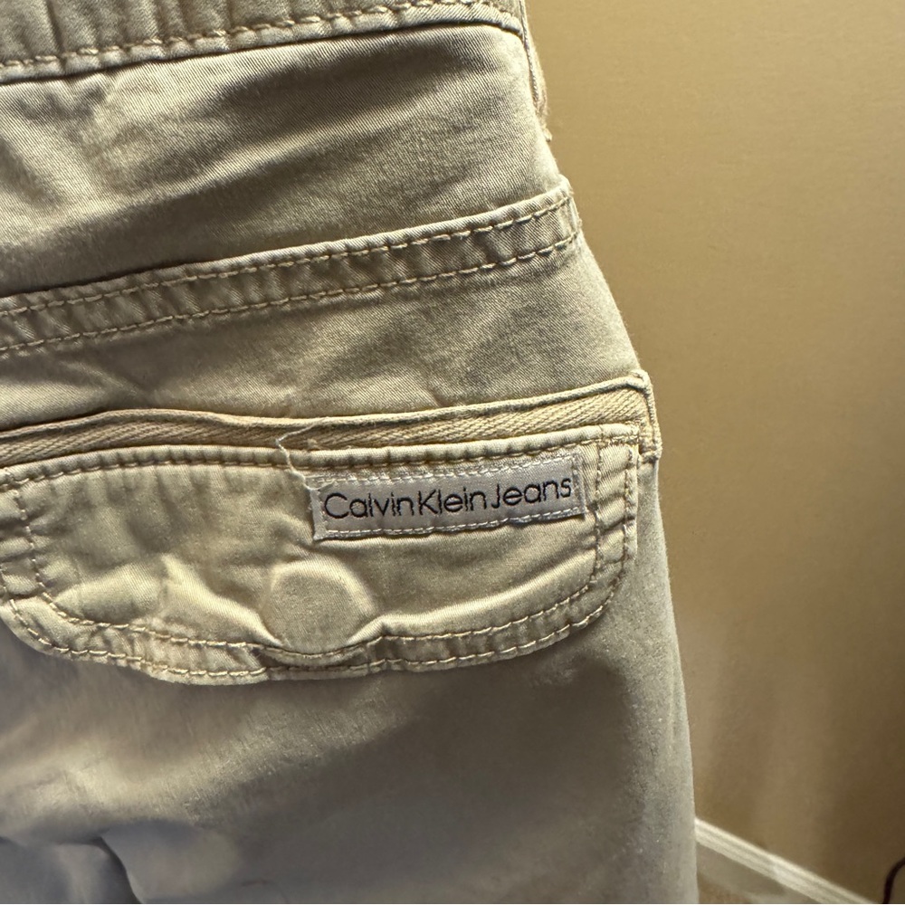 Calvin Klein cotton khaki Bermuda shorts. Size 4 - Picture 3 of 5